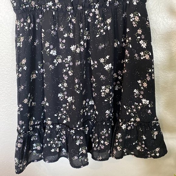 Cupcakes & Cashmere Flirty Lida Floral Dress | size 6 - Picture 2 of 9